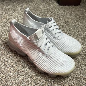 Women’s Nike Air Vapormax Flyknit tennis shoes